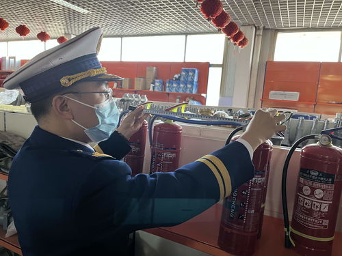 北京多區(qū)開展消防用品質(zhì)量大檢查,不合格滅火器被集中銷毀